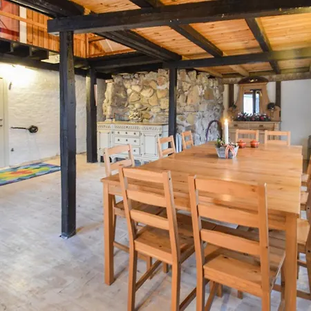 Semesterbostad Beautiful In W/ 4 Bedrooms *
