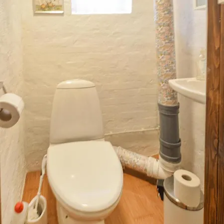 Semesterbostad Beautiful In W/ 4 Bedrooms *