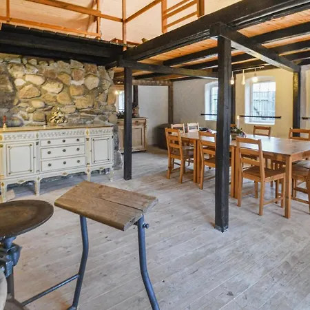 Beautiful In W/ 4 Bedrooms *
