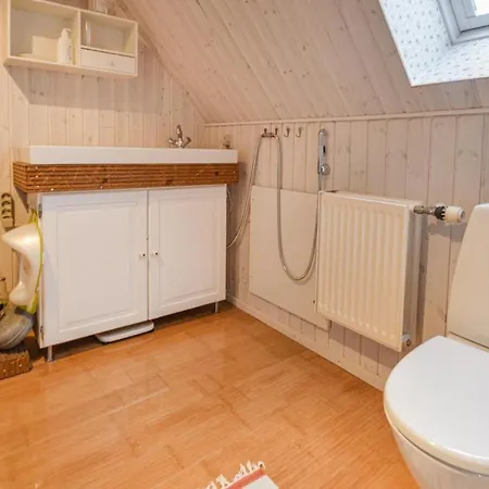 Semesterbostad Beautiful In W/ 4 Bedrooms *