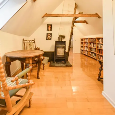Semesterbostad Beautiful In W/ 4 Bedrooms *
