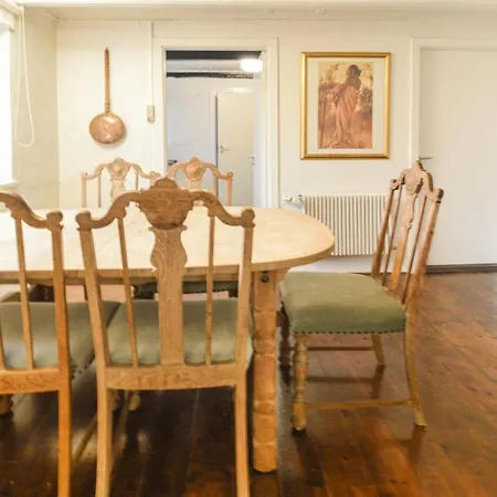 Semesterbostad Beautiful In W/ 4 Bedrooms *